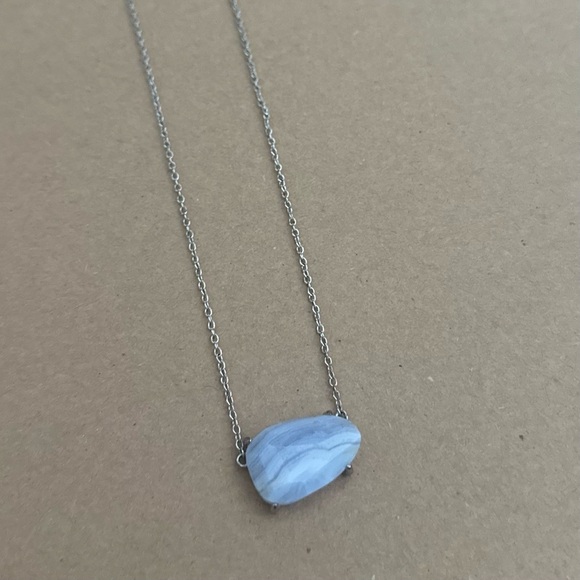 Kendra Scott Isla Necklace in Blue Lace Agate - Picture 2 of 2